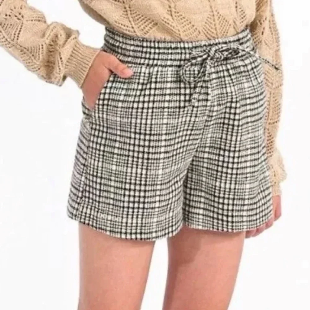 NWT Molly Bracken Woven Pattern Shorts - Picture 1 of 3